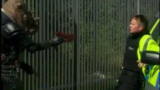 The Sarah Jane Adventures: Prisoner Of The Judoon: Captain Tybo steals a police car 😂