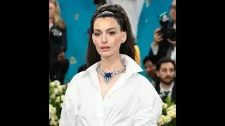 Met Gala 2025: Anne Hathaway's Show-Stopping Caroline Herrera Look!
