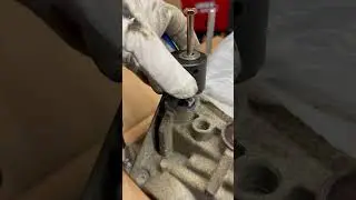 4.0L SOHC upper oil pan static washer stuck removal