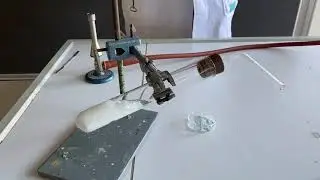 Reaktion zwischen Zitronens&auml;ure und Natriumhydroxid