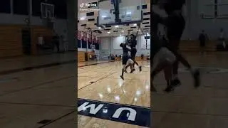 I didn&rsquo;t know James Wiseman had handles like that￼