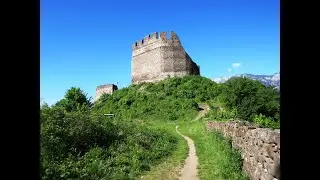 Castelchiaro/Leuchtenburg (576 m) - Denti del Cavallo/Rossz&auml;hne (608 m) - Oltradige-Strada del Vino