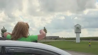 Airplane enthusiasts enjoy Quad City Air Show practices