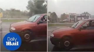 Man uses string to manually work a broken wiper on the motorway - Daily Mail
