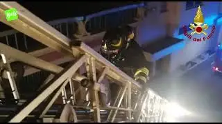 Incendio in un capannone di Santarcangelo di Romagna, l'intervento dei Vigili del fuoco