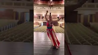 Hair hang 2024 Amanda Wilson #teatrocircoalbacete #Pontevedra