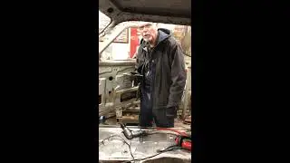 Loosening rusty hinge bolts