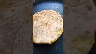 🤤Aloo ka paratha so yummy😍#short #shorts #simplefood