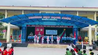 Bài đồng ca, múa phụ hoạ : Cháu hát về đảo xa do lớp 5A Trường Tiểu học Đồng Thịnh biểu diễn