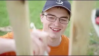 College Students Rebuild Houses During Spring Break