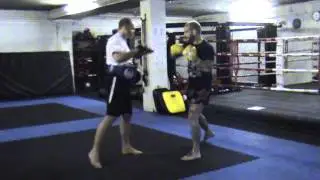 Muay Thai - Peter Irving training with booost oxygen