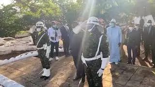 Guine Bissau - Especial 24 de Setembro. PR Umaro Sissoco Embalo deposita coroa de flores na Amura.