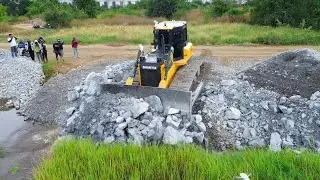 Exquisite A Starting New Landfill! Large Soil Size Deep Was Deleting With Shantui DH17c3 & Truck 25T