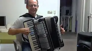 Die Oberkrainer kommen von Slavko Avsenik, gespielt vom Turboreini
