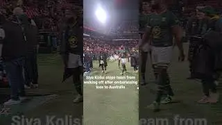 After congratulating the Wallabies,  captain Siya Kolisi stops team leaving before thanking crowd.
