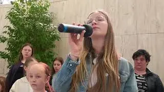 Rád chodívám v zahradě sám