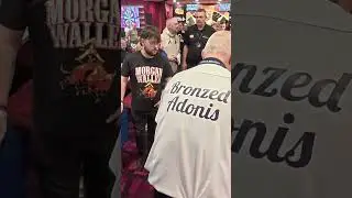 Бронзовый Адонис Стив Битон Дартс Прогулка по Олдхэму Мекка Бинго