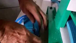 maquina de chinelo com logo marca