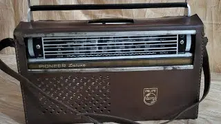 Philips#pioneer# Deluxe 3 band Radio made in Holland# 9828622958