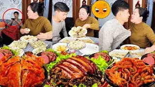 Chồng tôi cứ mải mê chơi game và không chịu ăn. Hãy xem tôi dạy cho anh ấy một bài học như thế nào!