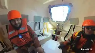 Ano ang nagyayari sa loob ng Lifeboat?  lowering life boat  actual &hellip; #seafarer 
