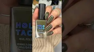 Это уродливый цвет? @HoloTaco Born Ugly #ногти #holotaco