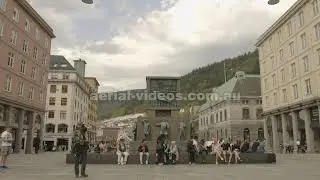 286 Bergen - Sj&oslash;fartsmonumentet av Dyre Vaa - Torgallmenningen