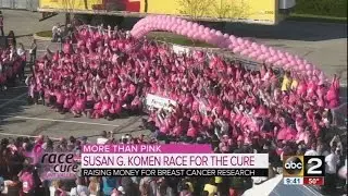Breast Cancer survivors gather for photo at 2016 Susan G. Komen Race for the Cure