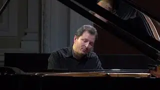 Yury Martynov plays Debussy