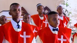 KWAYA YA KIPAIMARA WAKIIMBA SIKU YA UBARIKIO WAO.KKKT MJIMPYA 