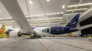 Boeing 787-9: 100-Year Livery Design Reveal | Lufthansa