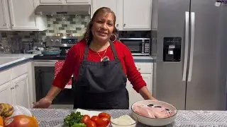 Preparando unos filetes de pescado con arroz  
