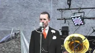 Henry de Winter with the Bratislava Hot Serenaders sings - 'Veronika, der Lenz ist da'