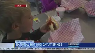 Kohr's kids eat hotdogs