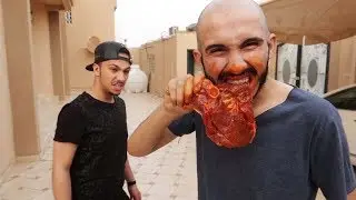 اكلنا لحم خنزير لاول مرا في حياتنا(مقلب)!!!