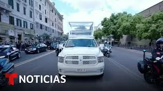 Por primera vez en 67 años el cortejo fúnebre de un papa recorre Roma | Noticias Telemundo