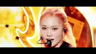 Dangerous woman of the Ariana Grande With the choreography Hot From Le Sserafim