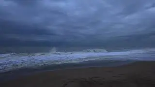 ЗВУКИ МОРЯ. ДОЖДЬ НА ШТОРМОВОМ ПЛЯЖЕ..