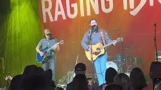 Post Malone Plays acoustic cover of Hank Williams’ 1952 “Honky Tonk Blues” at Ryman Auditorium