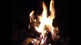 Bellissimo Suono del Fuoco in un Camino. Suoni Reali del Fuoco che Brucia