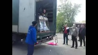 Ankunft von LKW 29 in Lugansk / Ausladen Teil 1