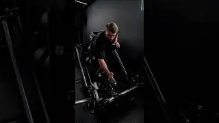 Тяните целенаправленно &mdash; тренажер для тяги в наклоне с вращающимися дисками серии Performance.