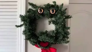 Motion and sound activated Christmas wreath (suntraders)