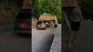 Aufbau Dachzelt Klappdachzelt auf einem PKW Ford Kuga. Dachzelt-leihen.de