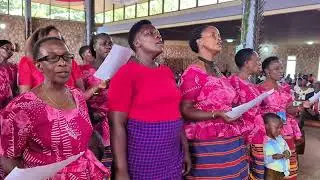 #SUNDAYSERVICES : Kwaya ya Bethania wakihudumu katika ibada ya Juma pili