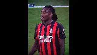 Le&atilde;o Vs 7 Players ☠️ #rafaelleao #acmilan #football #edit