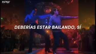 Meme de John Travolta y el se&ntilde;or de tiktok bailando You Should Be Dancing + letra