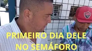Primeiro dia dele no semáforo,será que ele conseguiu vender  11/30