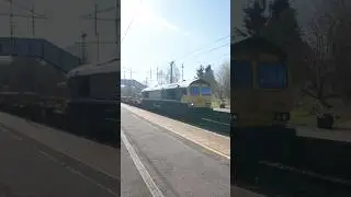 Network Rail Civil Engineering train hauled by Freightliner Class 66 passing Holytown #trains