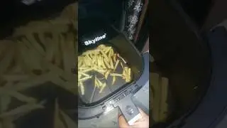 crispy zero oil French Fries 🍟 In Airfryer 😋😘#shorts #ytshorts #airfryerfries #airfryersnacks